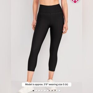 Old Navy Black High-Waisted PowerSoft Crop Pocket Leggings